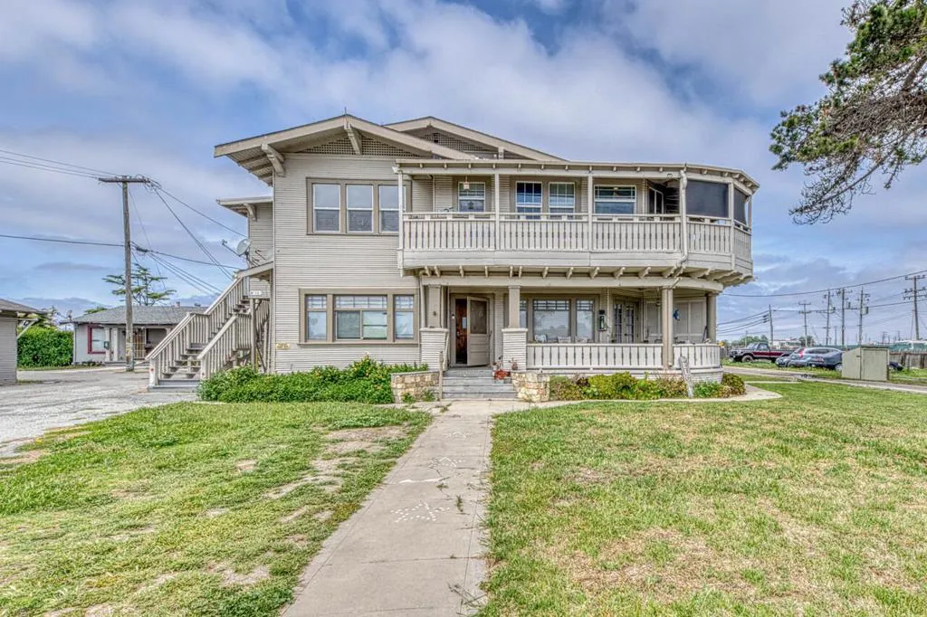 1200 W Market Cir