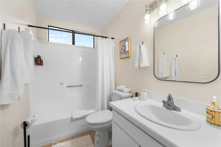 1033 E Santa Clara Street, Ventura, California 93001