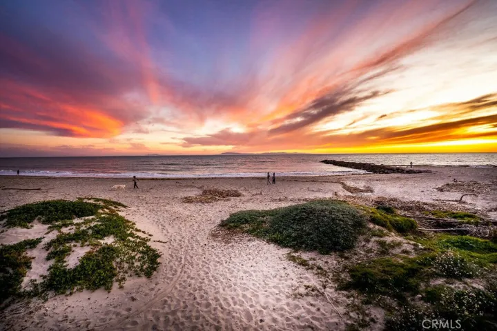 1033 E Santa Clara Street, Ventura, California 93001