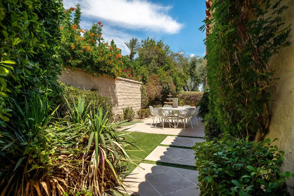 Reverse View Kithen Patio