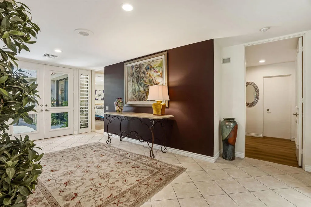 Entry to Bedrooms