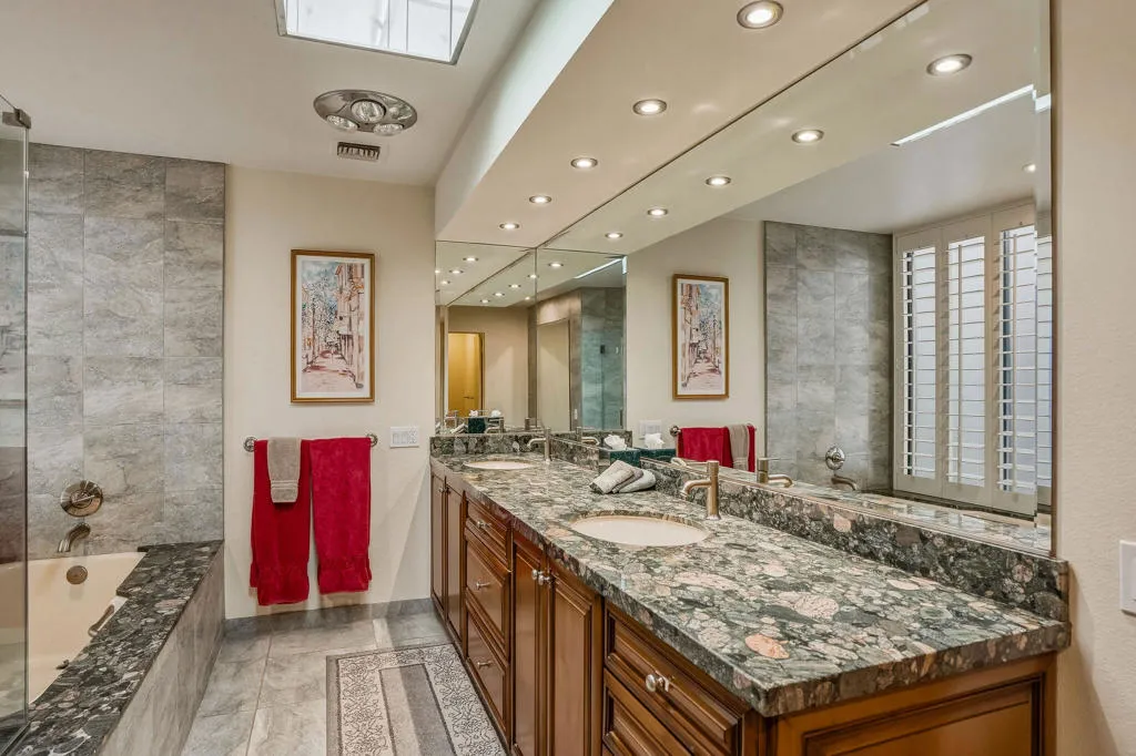 Guest Bath 1