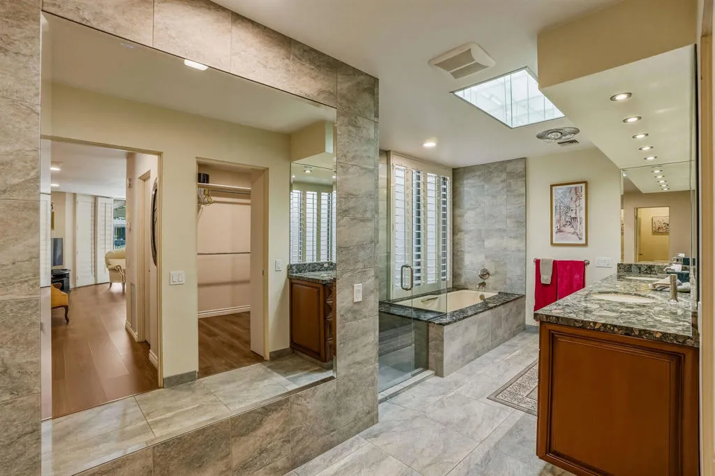 Guest Bath 1