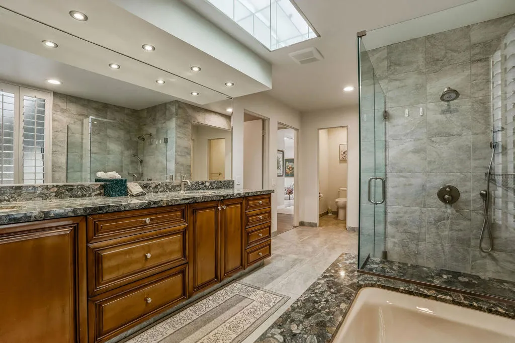 Primary Bath w/ Dual Sinks