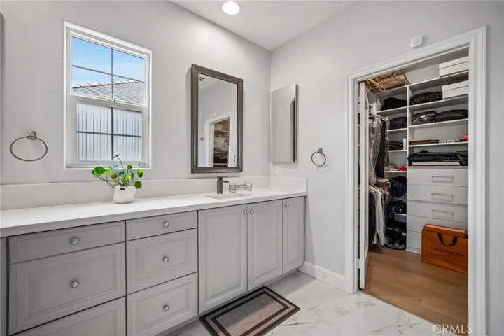 Walk-in Closet