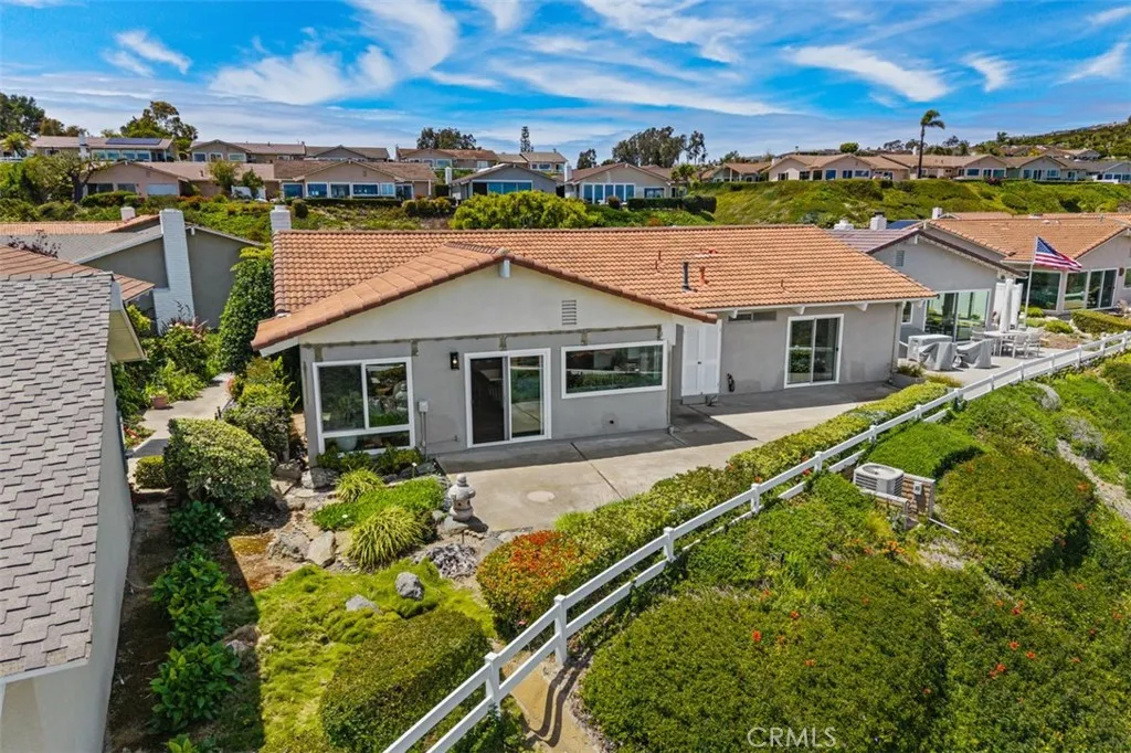 No rooftops behind house