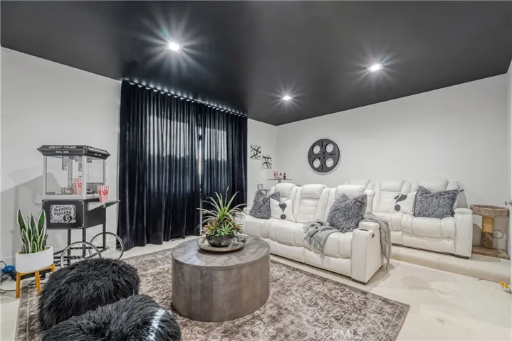 7612 Carmenita, West Hills, California 91304