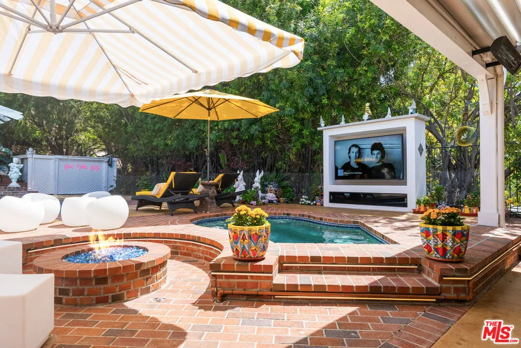 75" TV, 6 Speakers+Subwoofer