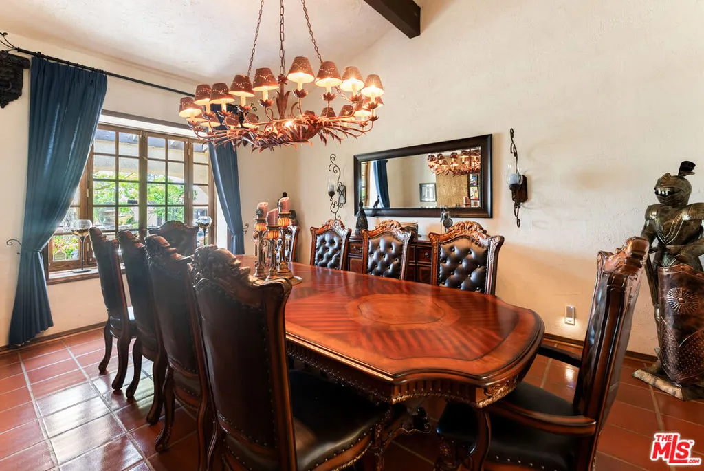 Nice size dining room