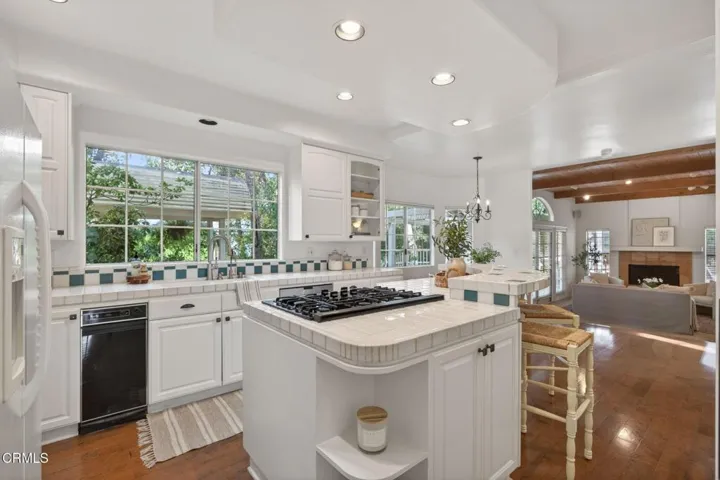 14 19-web-or-mls-UpmarketMedia-420And-05