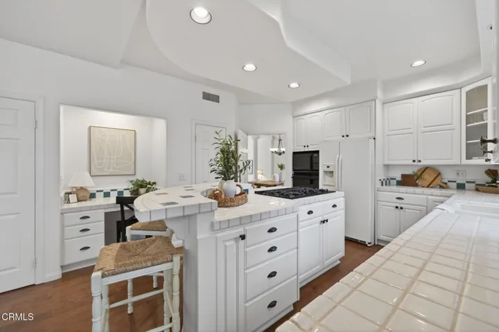 15 21-web-or-mls-UpmarketMedia-420And-05