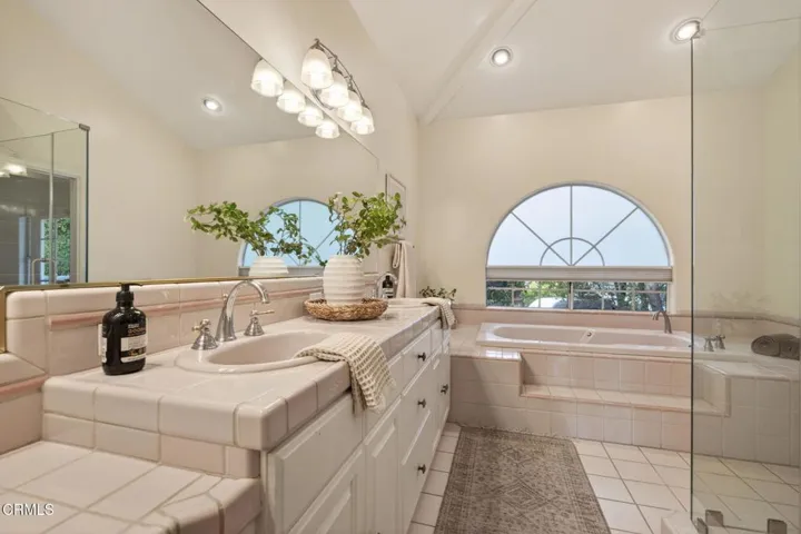 33 40-web-or-mls-UpmarketMedia-420And-13