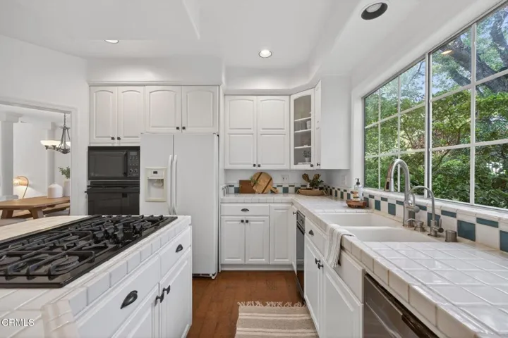 16 22-web-or-mls-UpmarketMedia-420And-06