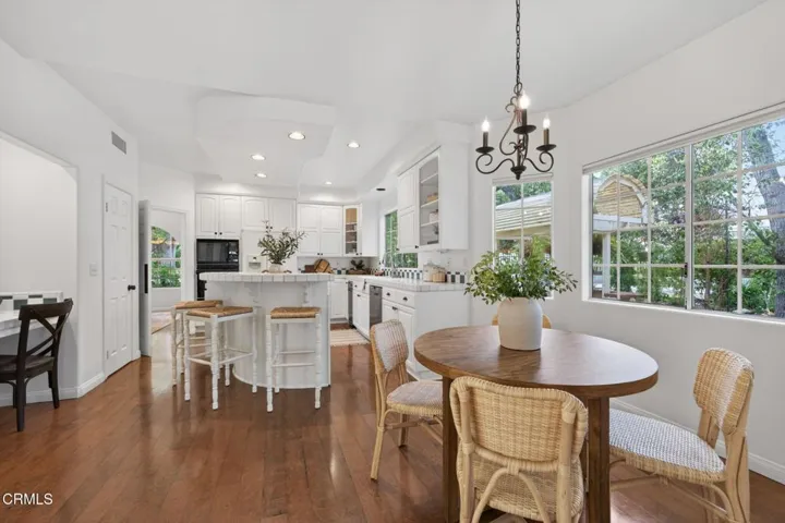 17 27-web-or-mls-UpmarketMedia-420And-07