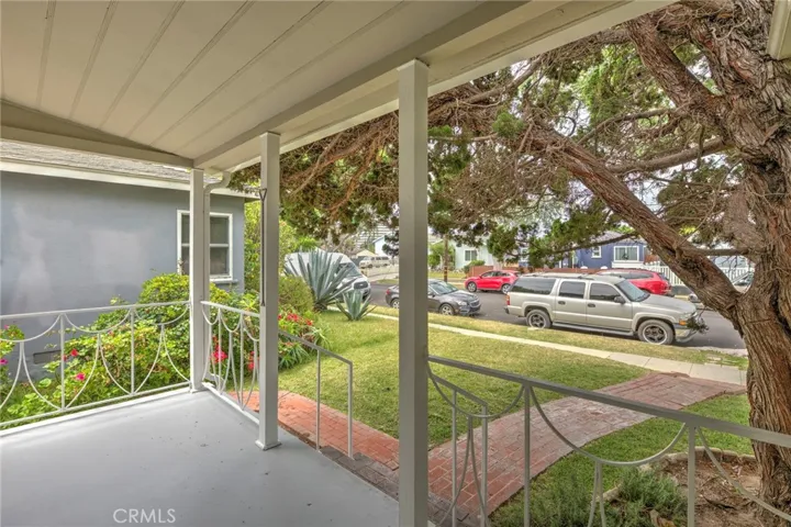 956 S Oak, Inglewood, California 90301