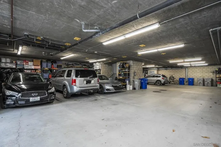 Parking Lot/Garage