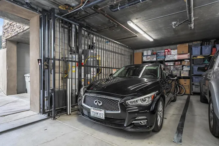 Parking Lot/Garage
