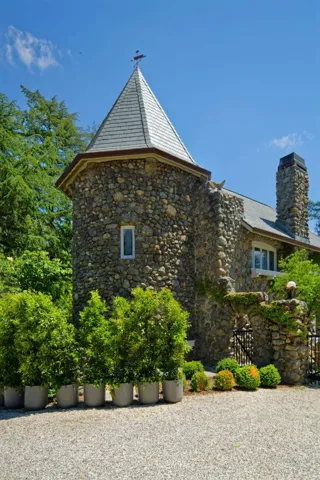 350 Willowbrook Road, Portola Valley, California 94028