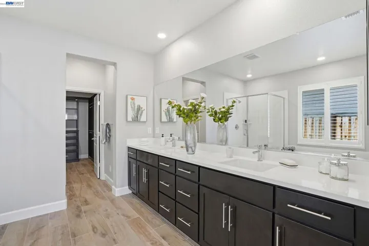 2542 Azalea Ave, Tracy, California 95376