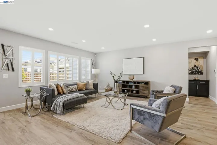 2542 Azalea Ave, Tracy, California 95376