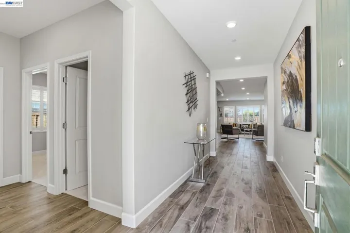 2542 Azalea Ave, Tracy, California 95376