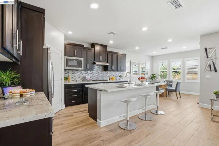 2542 Azalea Ave, Tracy, California 95376