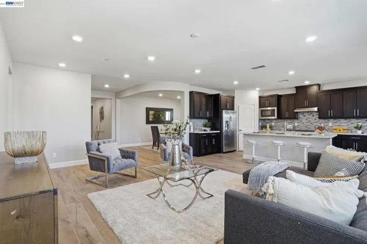 2542 Azalea Ave, Tracy, California 95376