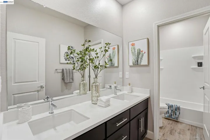 2542 Azalea Ave, Tracy, California 95376