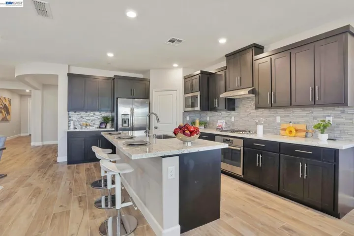 2542 Azalea Ave, Tracy, California 95376