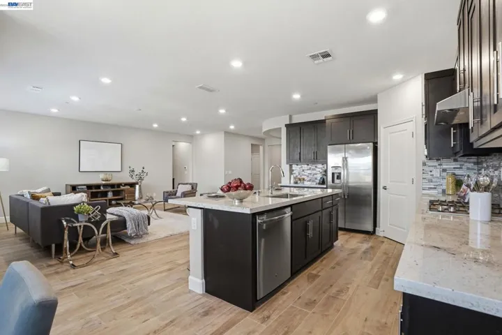 2542 Azalea Ave, Tracy, California 95376