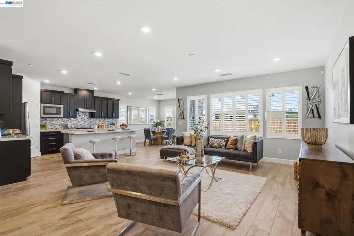 2542 Azalea Ave, Tracy, California 95376