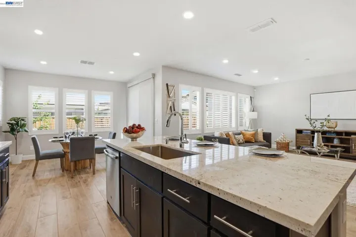 2542 Azalea Ave, Tracy, California 95376