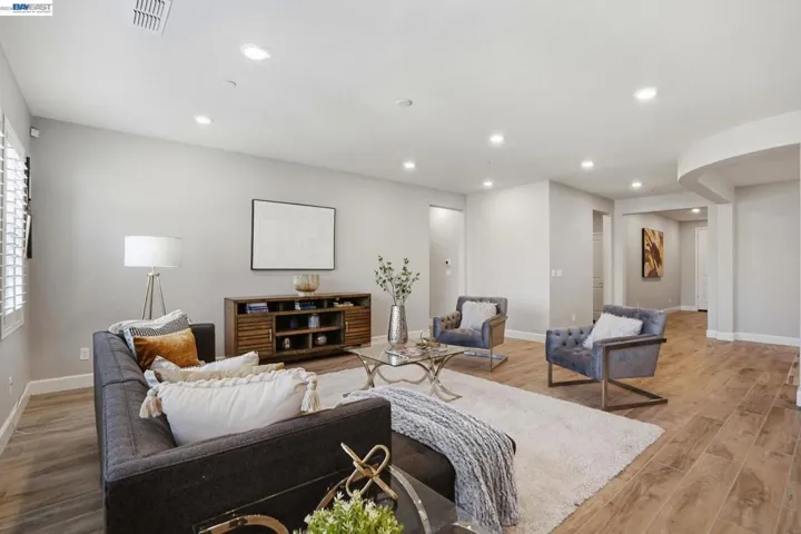 2542 Azalea Ave, Tracy, California 95376