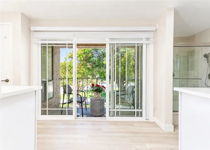 Master room to balcony