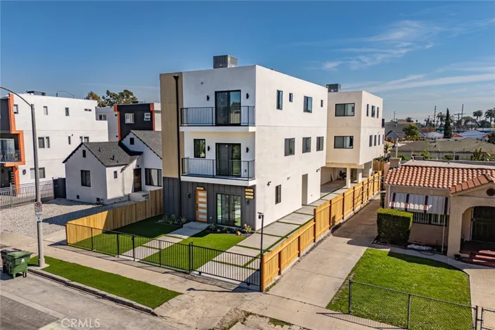 2424 S West View, Los Angeles, California 90016