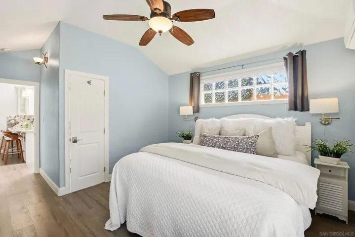 3634 Crown Point Dr, San Diego, California 92109
