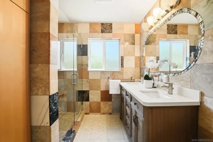 3634 Crown Point Dr, San Diego, California 92109