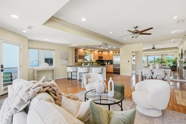3634 Crown Point Dr, San Diego, California 92109