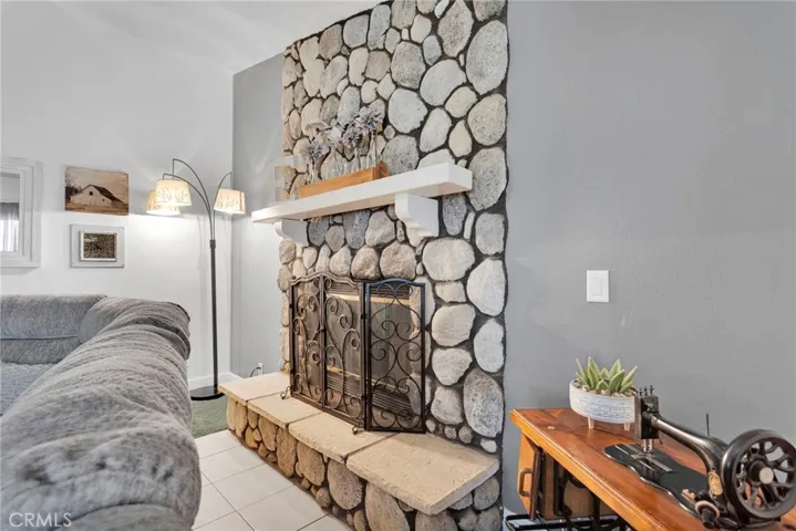 9872 Aster, Oak Hills, California 92344