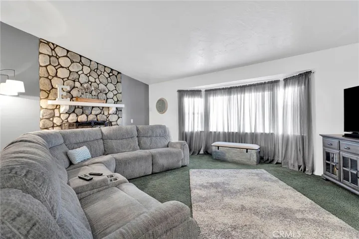 9872 Aster, Oak Hills, California 92344