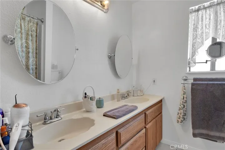 9872 Aster, Oak Hills, California 92344