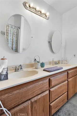 9872 Aster, Oak Hills, California 92344