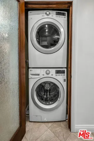 In unit Full size Wash/Dryer