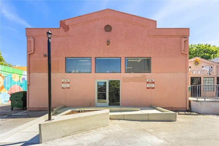 Exterior-Entrance in Parking Lot