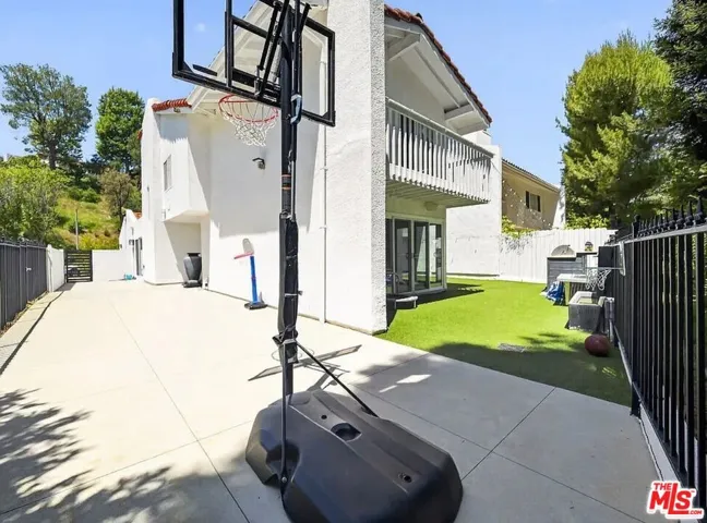 2670 Claray Drive, Los Angeles, California 90077