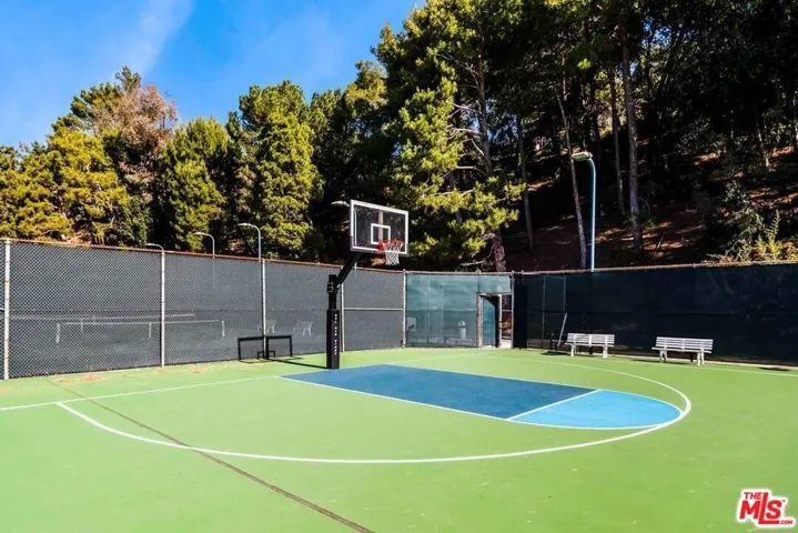2670 Claray Drive, Los Angeles, California 90077