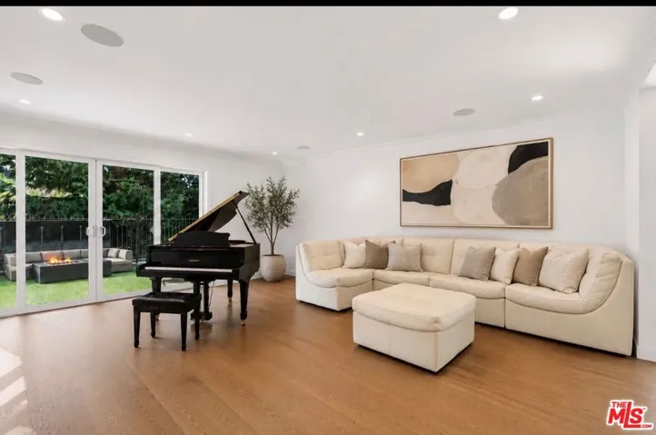 2670 Claray Drive, Los Angeles, California 90077