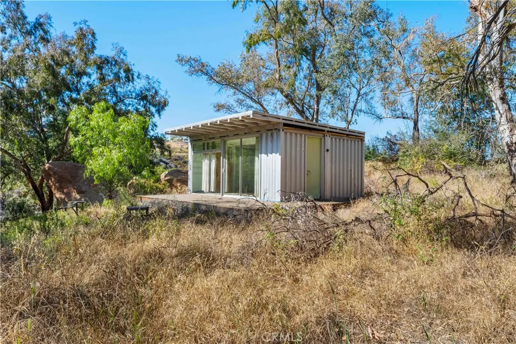 Cottage for your office, workspace or studio
