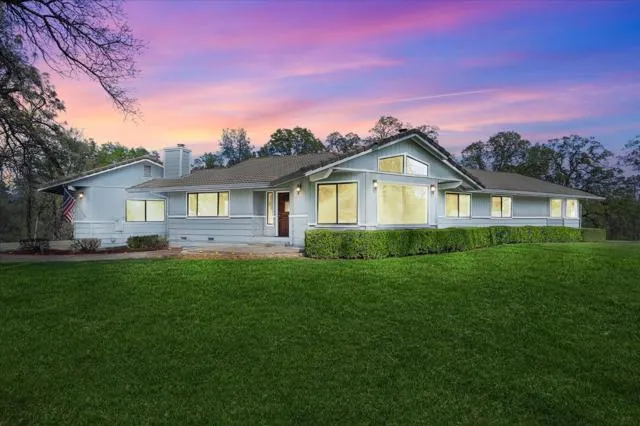 19862 Paso Robles Avenue, Redding, California 96003