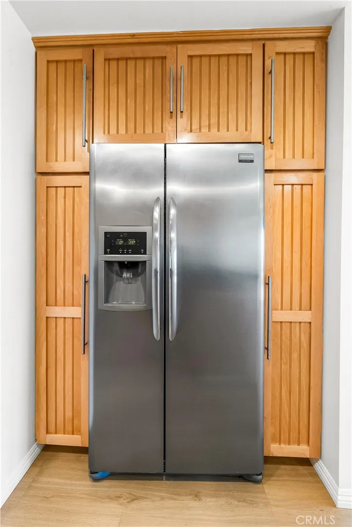 Refrigerator stays